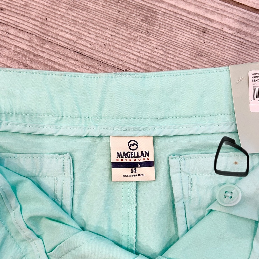 NWT Magellan Outdoors Women's Happy Camper Shorts in Beach Glass 14 - Picture 2 of 6